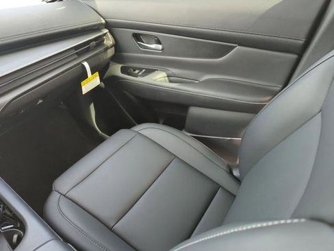 Certified 2025 Nissan Murano SV FWD image 25