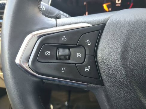 Used 2025 Chevrolet Trax LT w/ LT Convenience Package image 24