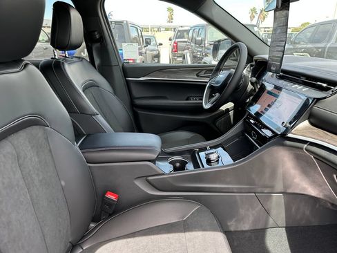 New 2026 Jeep Grand Cherokee L 4WD image 13
