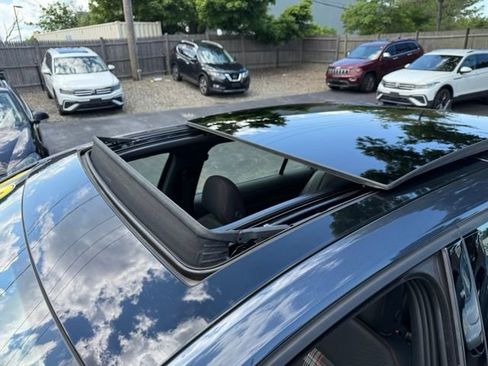 Used 2018 Volkswagen GTI SE FWD image 8