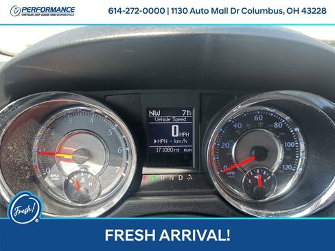 Used 2012 Chrysler Town & Country Touring w/ Entertainment Group #1 FWD image 14