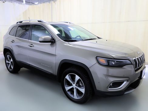 Used 2019 Jeep Cherokee Limited w/ Luxury Group image 20