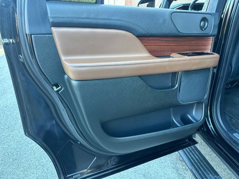 Used 2023 Lincoln Navigator L Reserve image 30