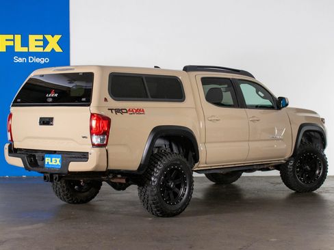 Used 2017 Toyota Tacoma TRD Off-Road w/ Premium & Technology Package AWD/4WD image 6
