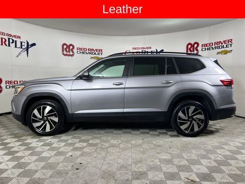 Used 2025 Volkswagen Atlas SE image 4