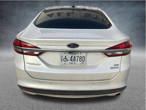 Used 2017 Ford Fusion SE w/ Fusion SE Technology Package FWD image 7