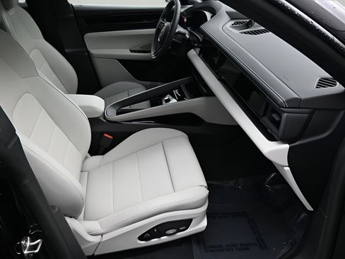 Certified 2025 Porsche Macan 4S Electric AWD/4WD image 12