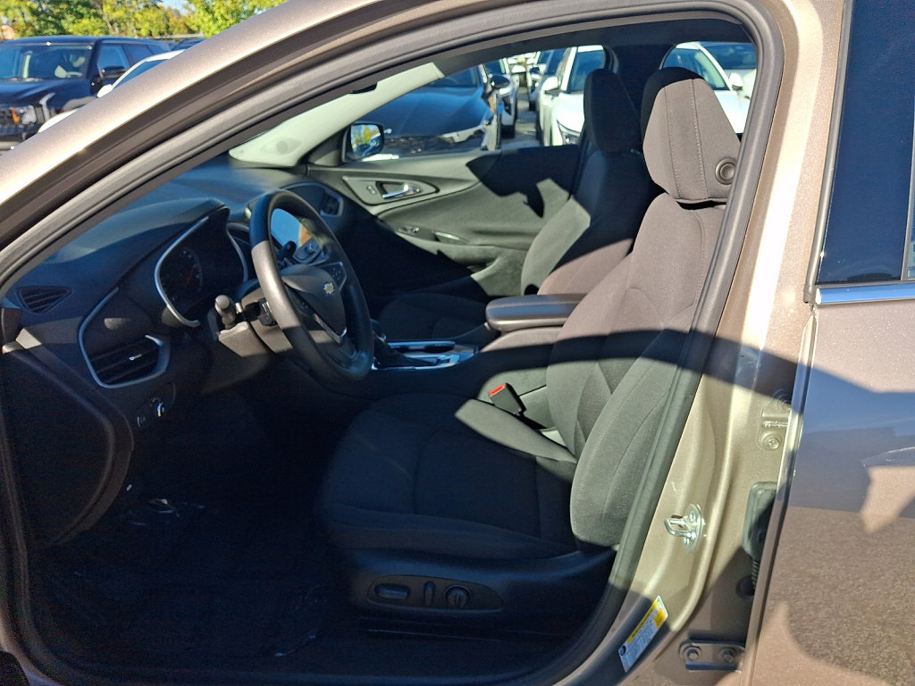 Used 2025 Chevrolet Malibu LT FWD image 23