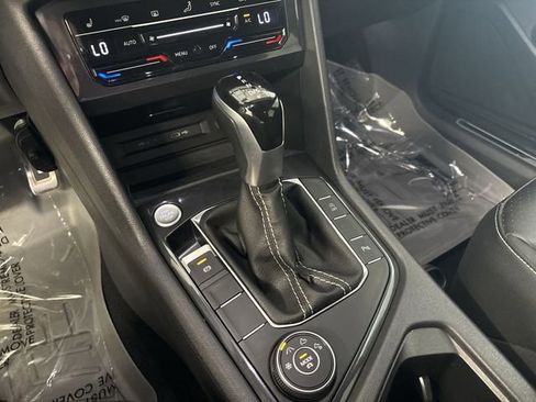 Used 2024 Volkswagen Tiguan SE R-Line AWD/4WD image 28