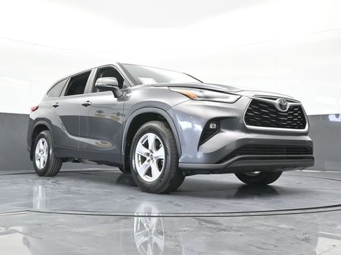 Used 2023 Toyota Highlander LE image 66