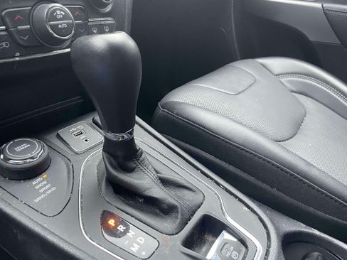 Used 2022 Jeep Cherokee Latitude Lux AWD/4WD image 29