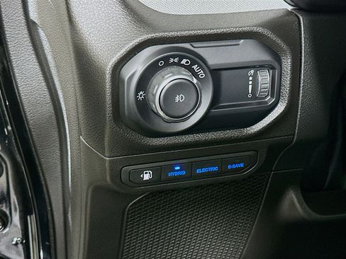 Used 2024 Jeep Wrangler Unlimited w/ Convenience Group AWD/4WD image 16