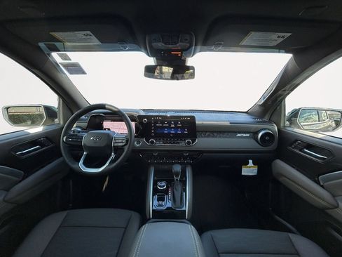 Used 2026 Chevrolet Colorado ZR2 w/ Technology Package AWD/4WD image 13