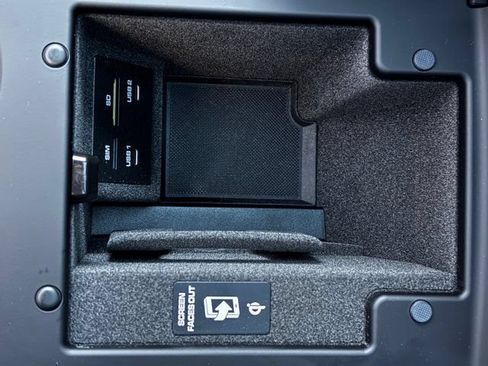 Certified 2026 Porsche Macan AWD/4WD image 23