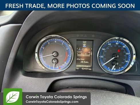 Used 2018 Toyota Corolla SE w/ SE Premium Package FWD image 14