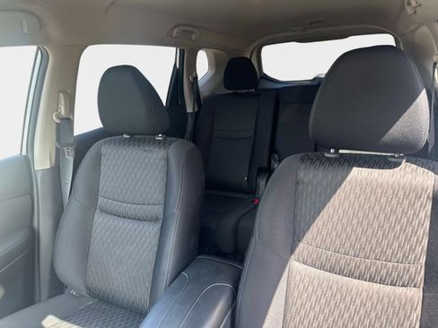 Certified 2019 Nissan Rogue SV image 15