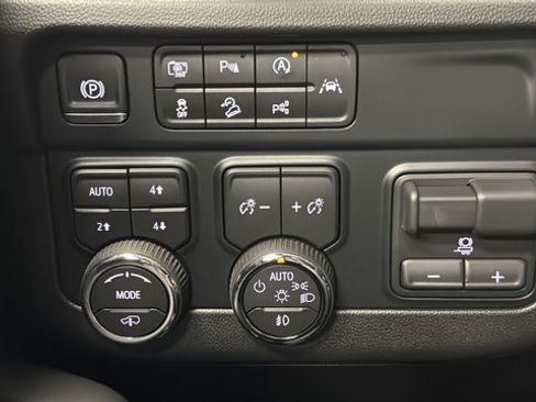 Used 2025 Chevrolet Tahoe RST w/ RST Capability Package AWD/4WD image 32