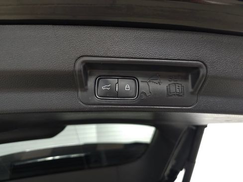 Used 2020 Ford Explorer XLT w/ Equipment Group 202A AWD/4WD image 8