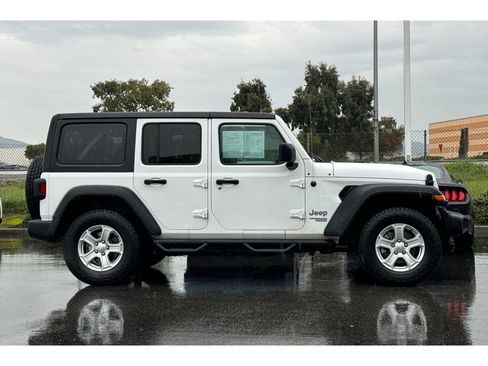 Used 2020 Jeep Wrangler Unlimited Sport S image 3
