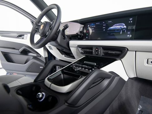 New 2026 Porsche Cayenne image 27