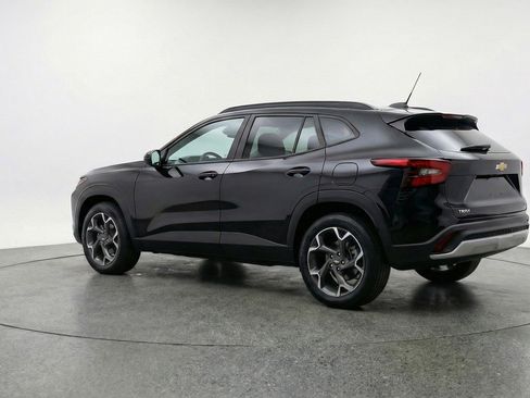 Used 2025 Chevrolet Trax LT image 6