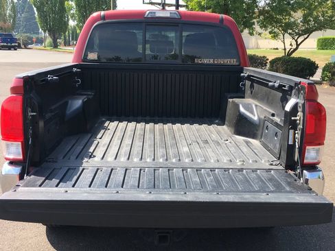 Used 2016 Toyota Tacoma SR5 w/ SR5 Appearance Package (SN) RWD image 6