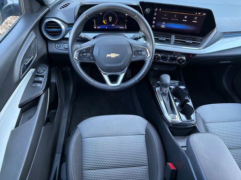 Used 2024 Chevrolet Trax LT w/ Driver Confidence Package image 12