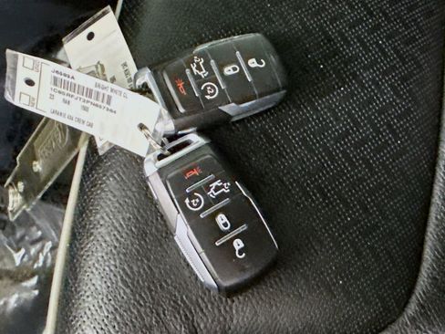 Used 2023 RAM 1500 Laramie image 32