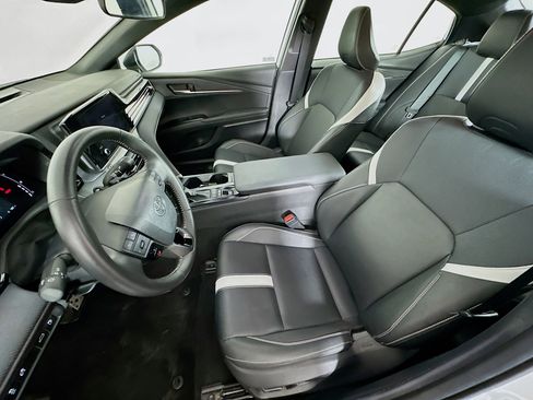 Used 2025 Toyota Camry SE image 13