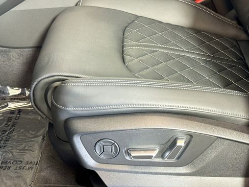 New 2026 Audi SQ7 Premium Plus image 16