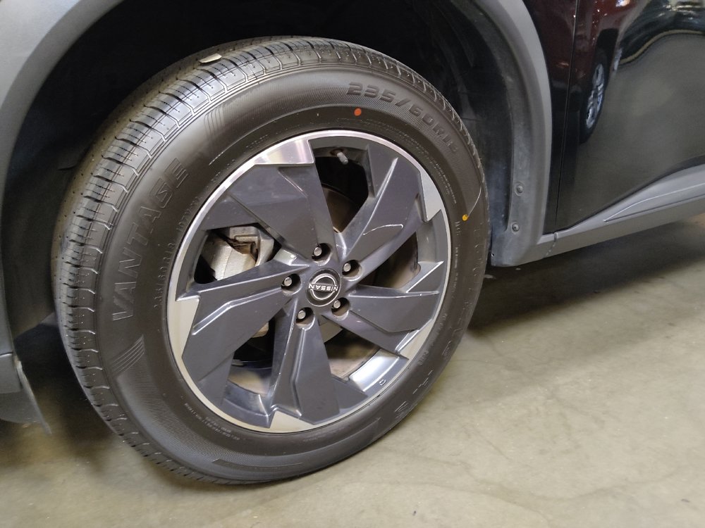 Used 2025 Nissan Rogue SV FWD image 31