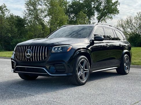 Used 2024 Mercedes-Benz GLS 450 4MATIC image 3