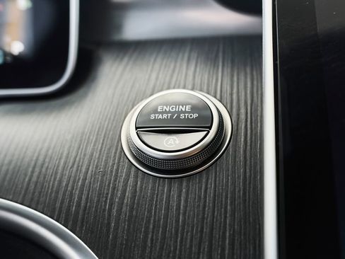 Used 2025 Mercedes-Benz C 300 4MATIC Sedan image 27