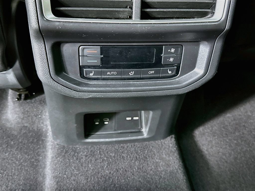 Used 2024 Volkswagen Atlas SEL Premium R-Line AWD/4WD image 27