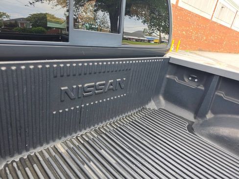 Used 2010 Nissan Frontier SE w/ SE Value Truck Pkg AWD/4WD image 31