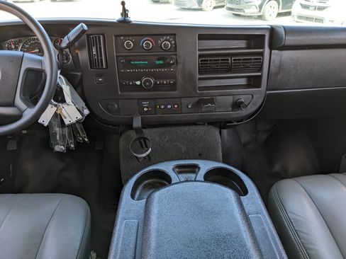 Used 2019 Chevrolet Express 2500 RWD image 19