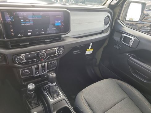 Used 2025 Jeep Wrangler Sport image 12