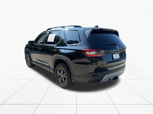 Used 2025 Honda Pilot TrailSport image 6