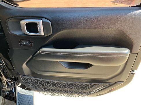 Used 2019 Jeep Wrangler Unlimited Sahara image 13