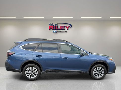 Used 2022 Subaru Outback Premium AWD/4WD image 6