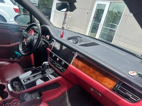 Used 2023 Porsche Macan Turbo AWD/4WD image 10