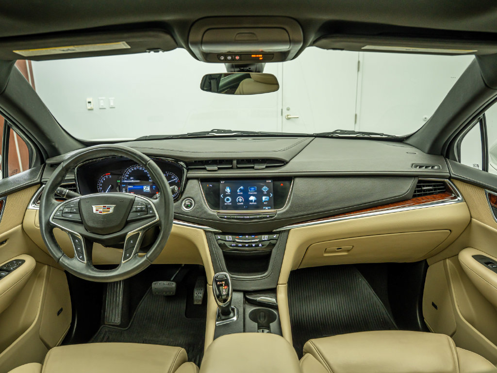 Used 2017 Cadillac XT5 Luxury w/ Driver Awareness Package FWD image 4