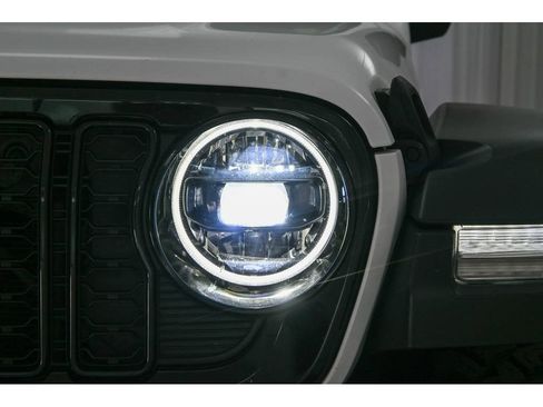 Used 2024 Jeep Wrangler Unlimited Sport AWD/4WD image 27