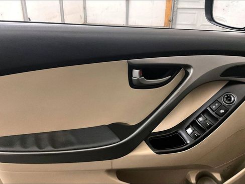 Used 2016 Hyundai Elantra SE image 23