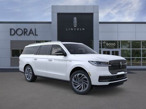 New 2025 Lincoln Navigator L Reserve AWD/4WD image 7