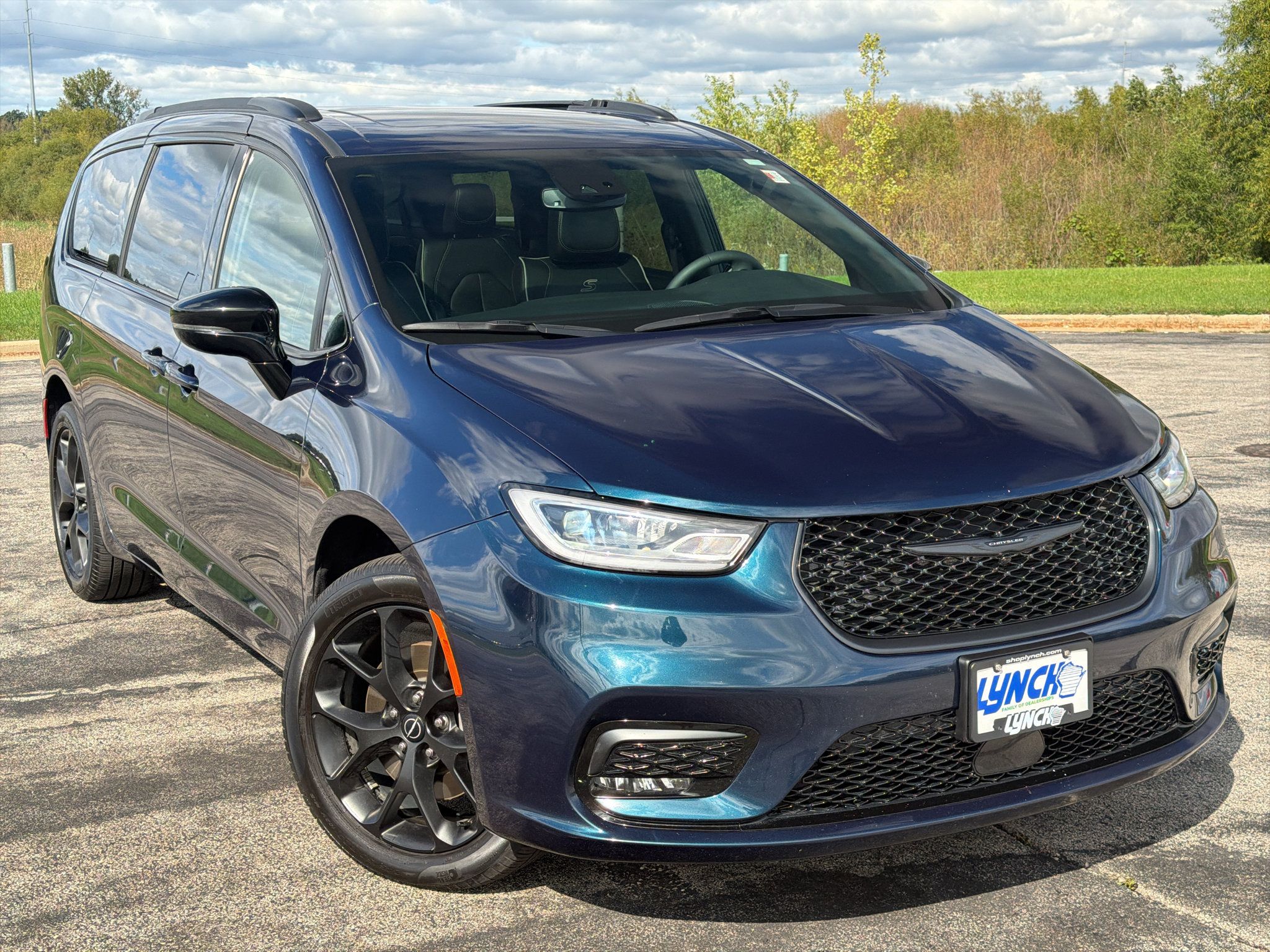 Used 2025 Chrysler Pacifica Limited AWD/4WD image 5