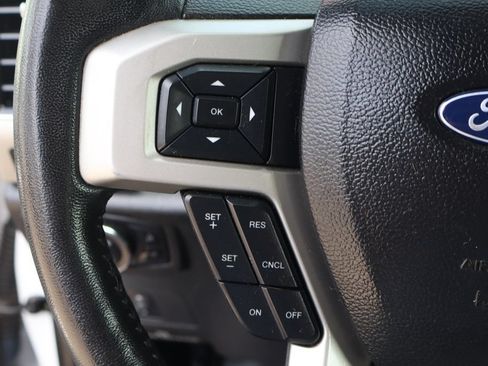 Used 2018 Ford F250 Lariat w/ Lariat Value Package AWD/4WD image 30