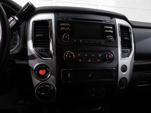 Used 2017 Nissan Titan SV image 52