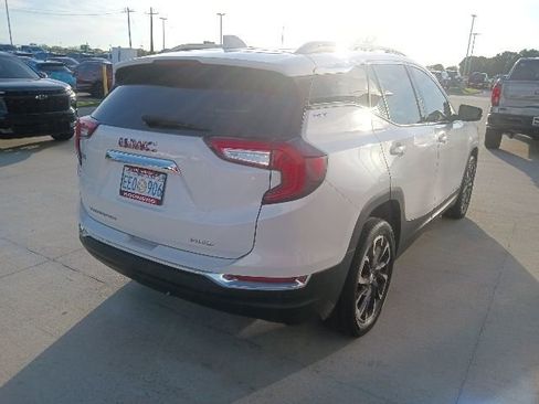 Used 2022 GMC Terrain SLT AWD/4WD image 3