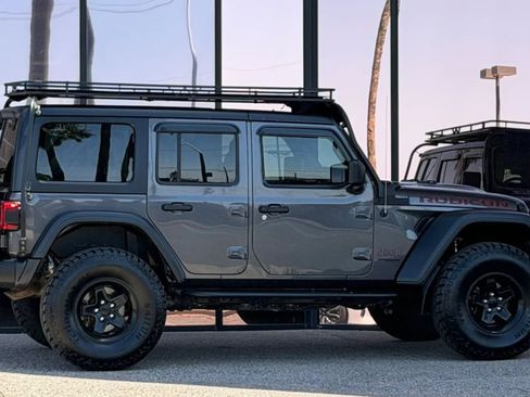 Used 2018 Jeep Wrangler Unlimited Rubicon w/ Dual Top Group AWD/4WD image 18
